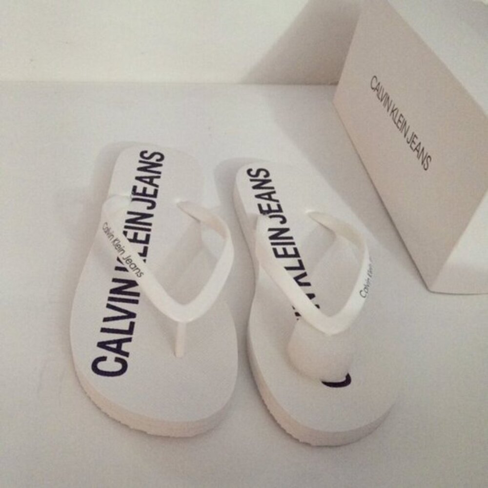 Calvin Klein Jeans Dori Kelly Flip Flops Bright White Sandals for Women Size 7M